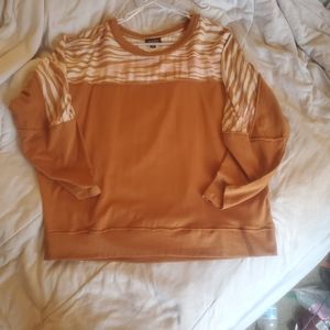 Bat winged top size small